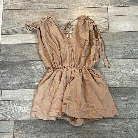 Boutique Brand Size Small Open Back Romper. - Picture 6 of 6